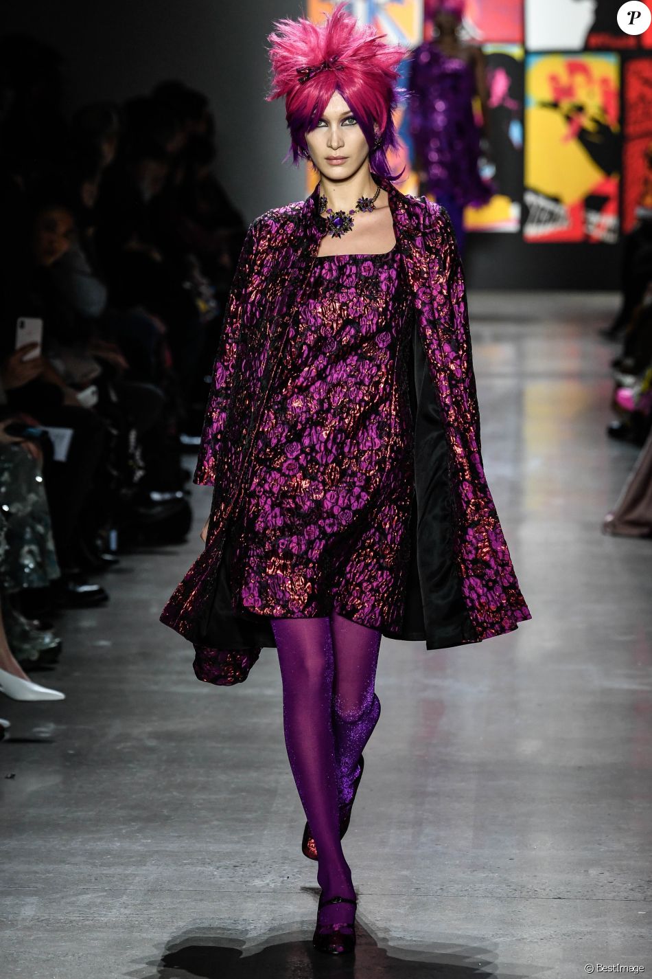 Bella Hadid au dÃ©filÃ© Anna Sui lors de la Fashion Week automne-hiver 2019/2020 Ã  New York, le 11 fÃ©vrier 2019.