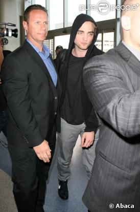 Robert Pattinson à l'aéroport de Los Angeles le 1er juin 2009