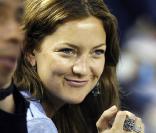  Kate Hudson regarde très amoureusement Alex Rodriguez qui joue avec les New York Yankees au Yankee Stadium à New York City le 2 juin !  