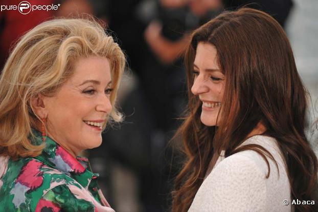 Fille de deux monstres sacrés du cinéma européen, Marcello Mastroianni et Catherine Deneuve, Chiara ne pouvait envisager une autre carrière. La mère et la fille se sont déjà retrouvées plusieurs fois à l'écran.