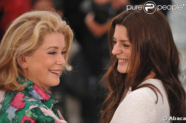 Fille de deux monstres sacrés du cinéma européen, Marcello Mastroianni et Catherine Deneuve, Chiara ne pouvait envisager une autre carrière. La mère et la fille se sont déjà retrouvées plusieurs fois à l'écran. 