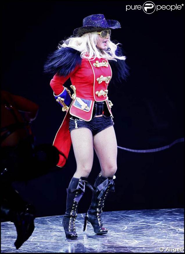 Britney Spears sur la scène de l'Arena 02 (Londres) hier soir pour le début de sa tournée européenne