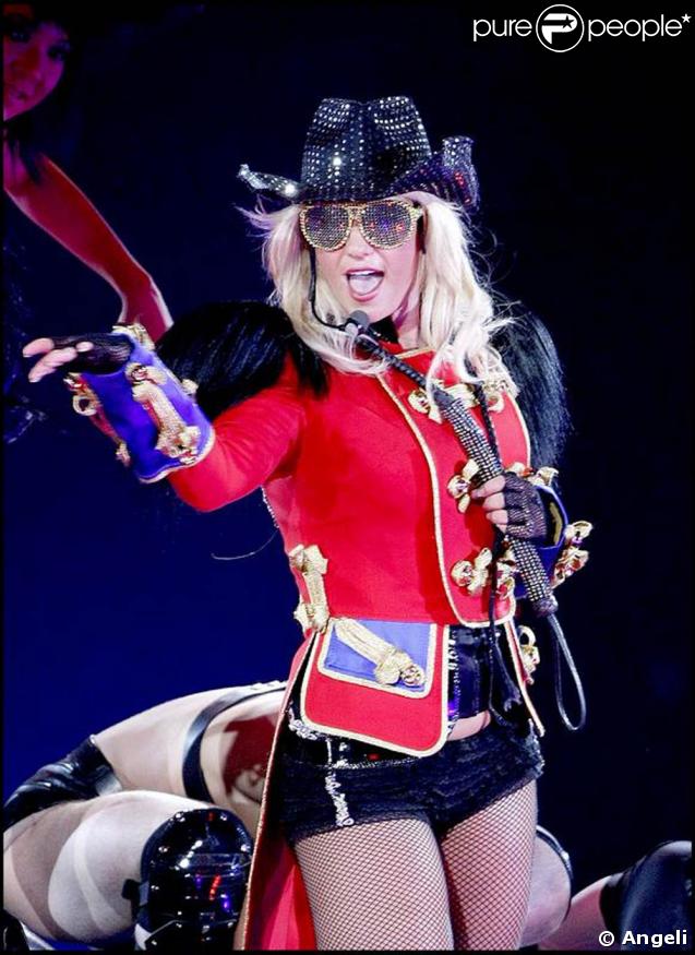 Britney Spears sur la scène de l'Arena 02 (Londres) hier soir pour le début de sa tournée européenne