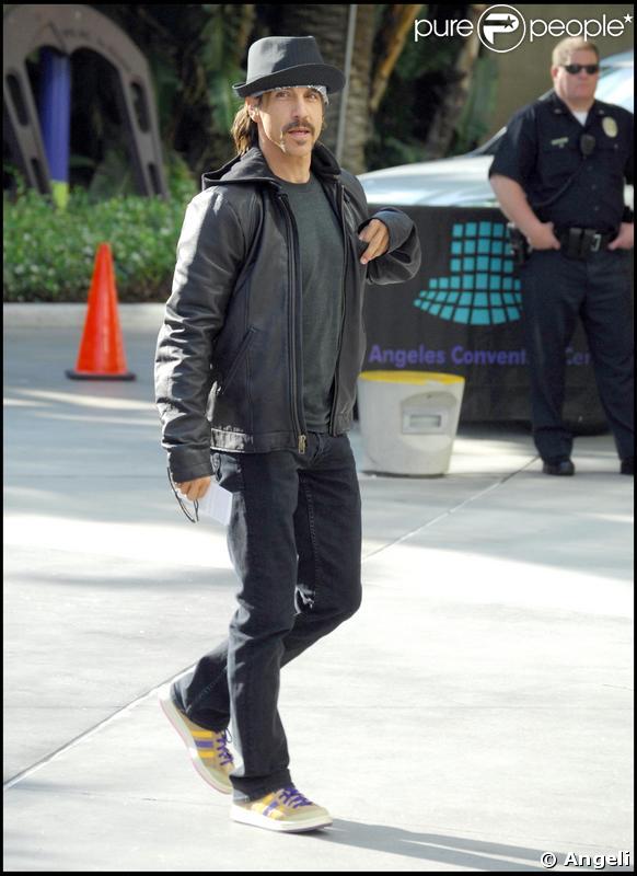 Anthony Kiedis se rendant au match des finales NBA opposant les Lakers à Orlando Magic au Staples Center de Los Angeles le 4 juin  2009