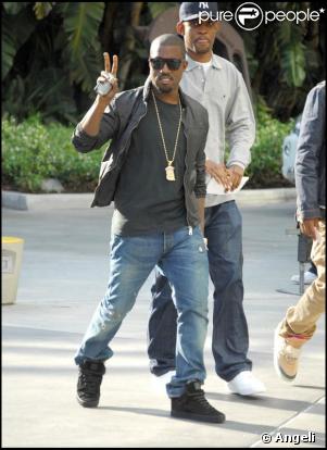Kanye West se rendant au match des finales NBA opposant les Lakers à Orlando Magic au Staples Center de Los Angeles le 4 juin  2009