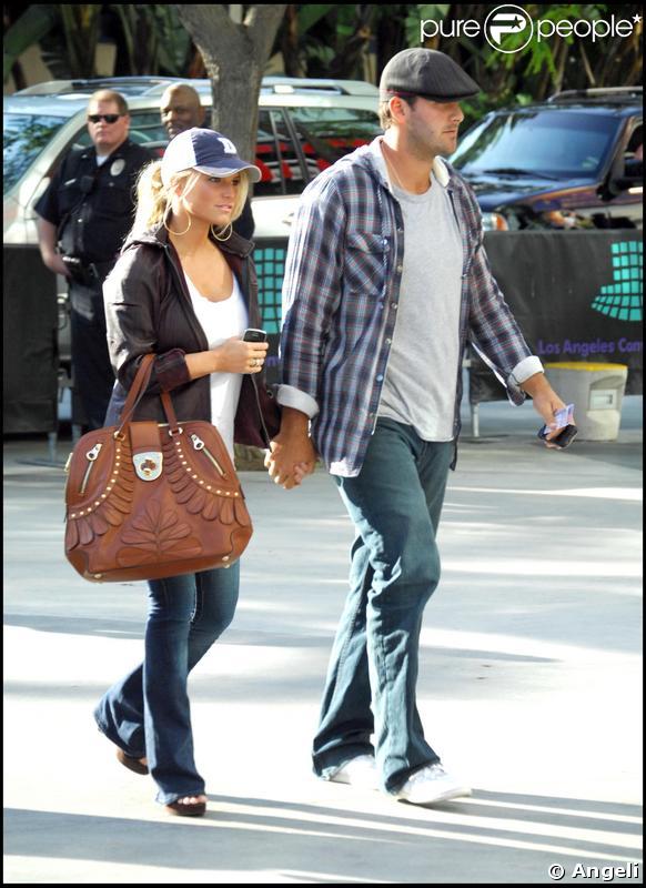 Jessica Simpson et Tony Romo se rendant au match des finales NBA opposant les Lakers à Orlando Magic au Staples Center de Los Angeles le 4 juin  2009