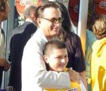 Andy Garcia et son fils se rendant au match des finales NBA opposant les Lakers à Orlando Magic au Staples Center de Los Angeles le 4 juin  2009