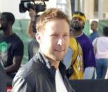 Michael Rosenbaum se rendant au match des finales NBA opposant les Lakers à Orlando Magic au Staples Center de Los Angeles le 4 juin  2009