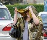 Beth Ditto sort d'un concert à Paris, et se cache !