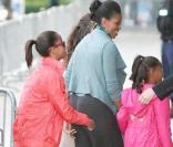 Michelle Obama hier avec sa mère et ses filles lors d'une visite de la Tour Effeil