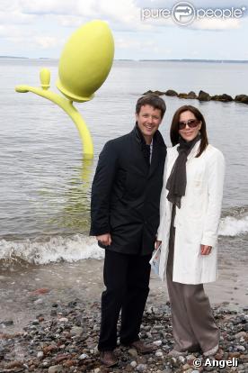 Mary et Frederik de Danemark à l'inauguration d'une exposition d'art à Aarhus, le 5 juin 2009