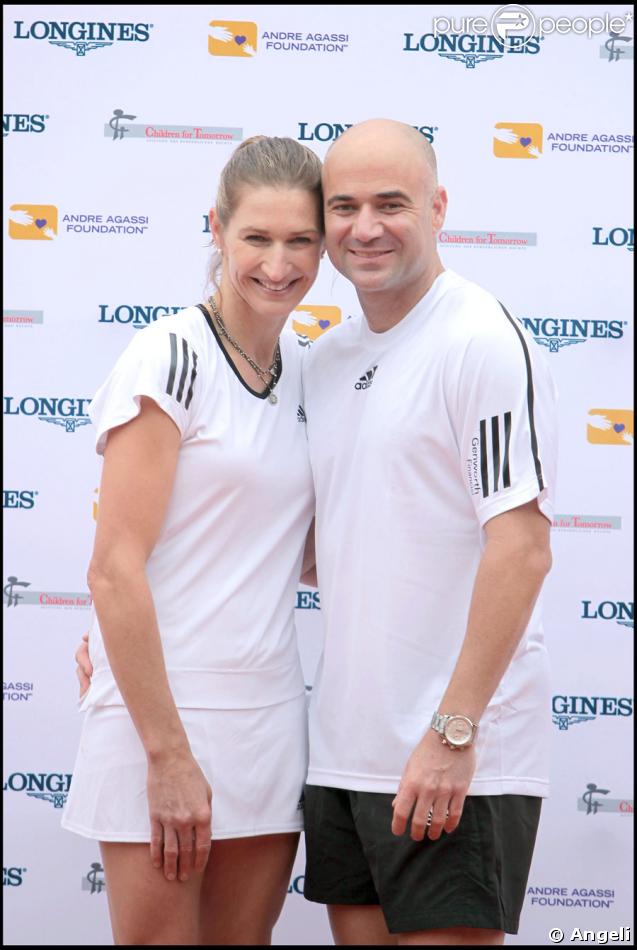 Steffi Graf et Andre Agassi jouent à Roland-Garros pour leurs associations le 6 juin 2009