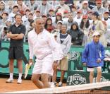 Steffi Graf et Andre Agassi jouent à Roland-Garros pour leurs associations le 6 juin 2009