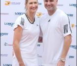 Steffi Graf et Andre Agassi jouent à Roland-Garros pour leurs associations le 6 juin 2009