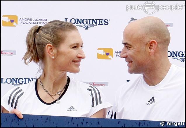 Steffi Graf et Andre Agassi jouent à Roland-Garros pour leurs associations le 6 juin 2009