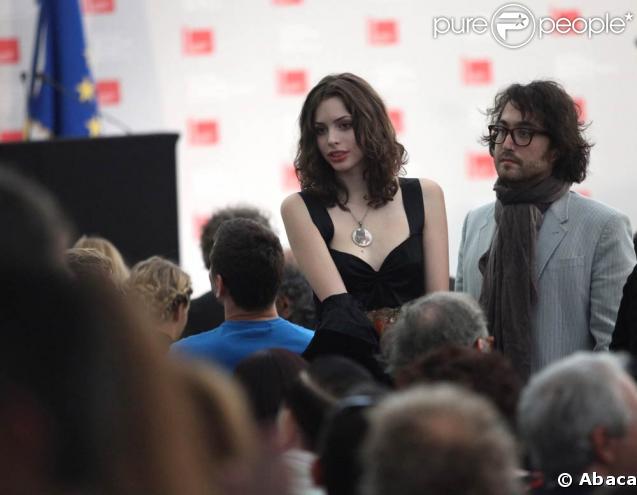 Sean Lennon et sa compagne Charlotte Kemp Muhl à la 53e Biennale de Venise