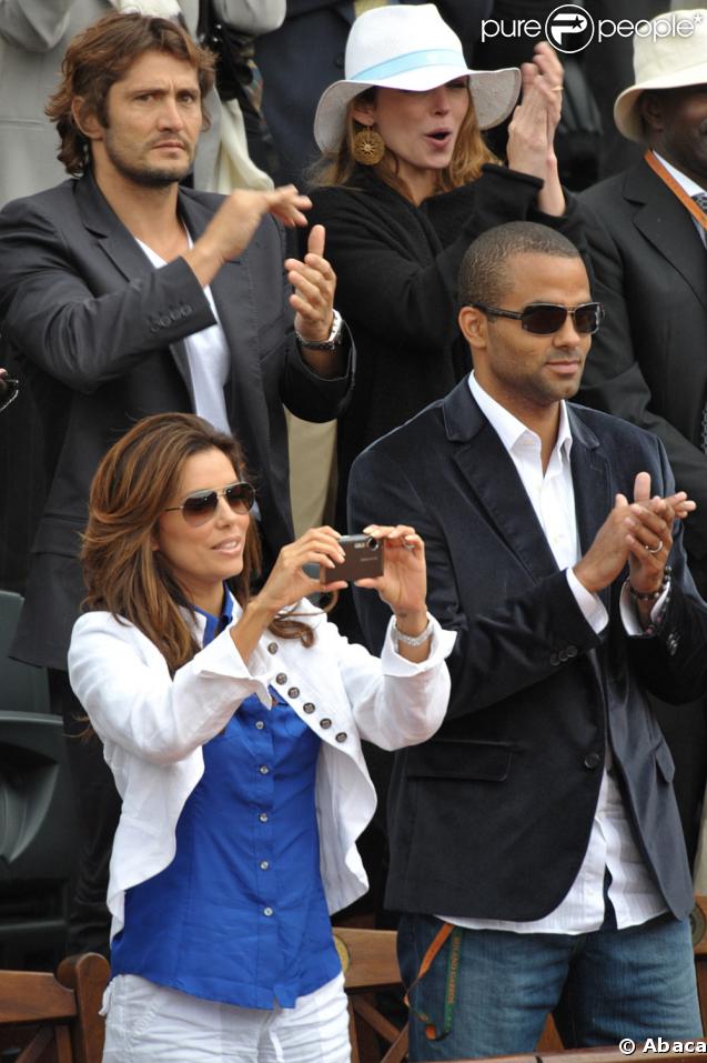 Les couples Tony Parker/Eva Longoria et Bixente Lizarazu/Claire Keim à fond dans le tennis...  