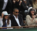 Roger Federer a dû marquer, Eva et Isabelle n'en reviennent pas ! 