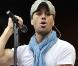 Enrique Iglesias, Lionel Richie, James Morrison, Akon et Blue : voici les beaux mecs qui ont accompagné Katy, Alesha, Leona et Ciara !