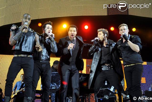 Lionel Richie et Blue lors du Summertime Ball organisé par la radio londonienne 95.8 Capital FM