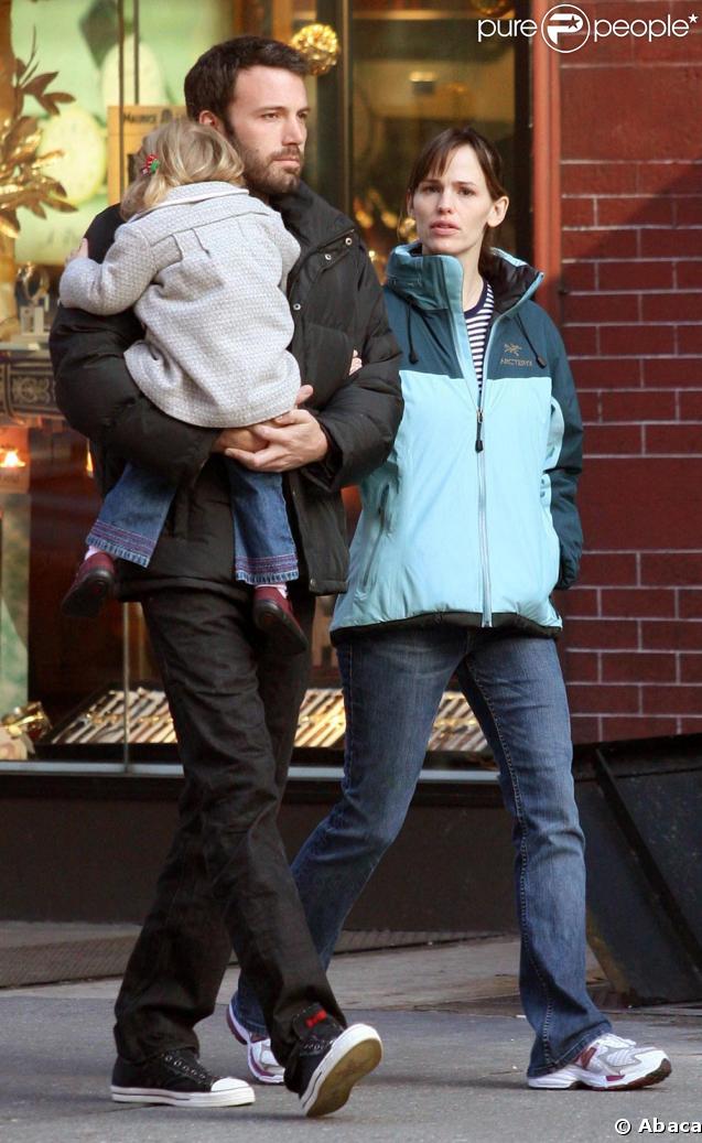Jennifer Garner a une panoplie de grosses parkas. Pourquoi n'opte-t-elle pas pour un joli manteau un peu plus... féminin ? 