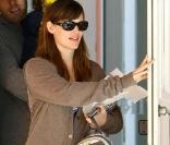 Jennifer Garner version je couvre mon corps au maximum et dissumule mes atouts. Un très mauvais exemple mesdames. 