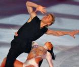 Les patineurs français Isabelle Delobel et Olivier Schoenfelder