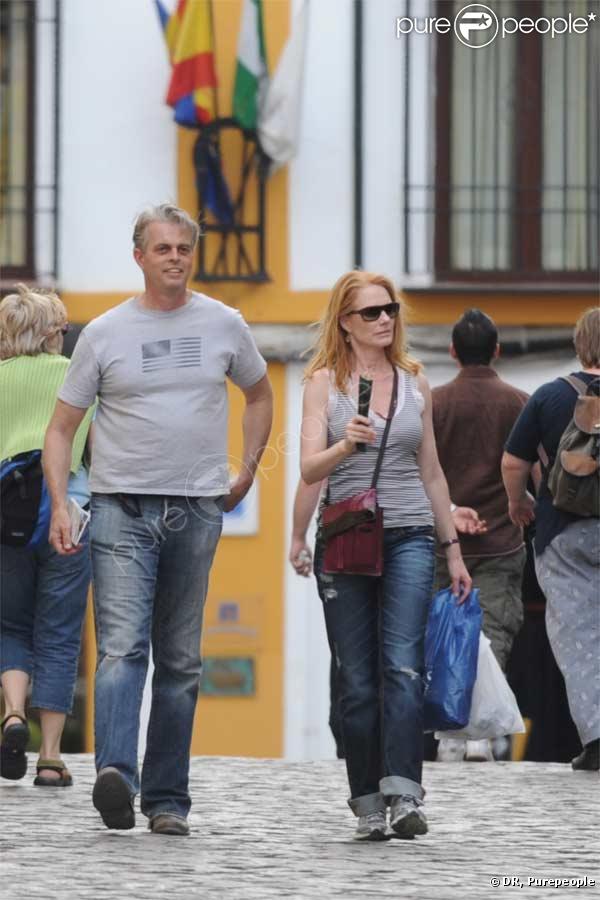 Marg Helgenberger à Cordoue en Espagne il y a quelques jours, en compagnie d'un nouvel homme !