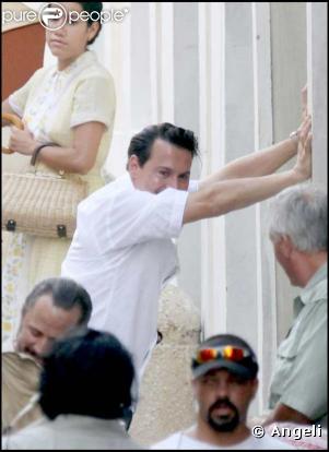 Johnny Depp fait une pause sur le tournage de The Rum Diary, à Porto Rico