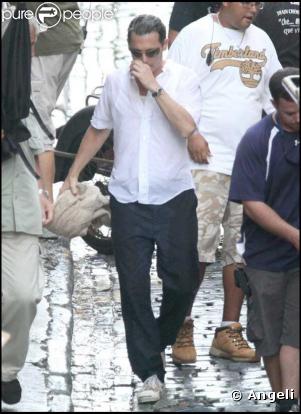Johnny Depp fait une pause sur le tournage de The Rum Diary, à Porto Rico