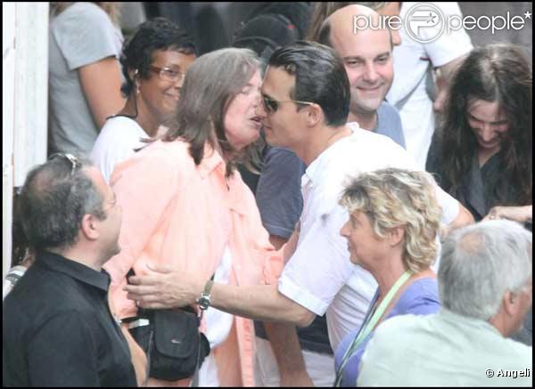 Johnny Depp charmant comme à son habitude sur le tournage de The Rum Diary, à Porto Rico