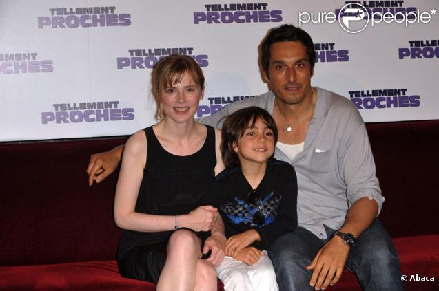 Isabelle Carré, Max Clavelly  et Vincent Elbaz pour la promotion au Grand Rex à Paris du film Tellement Proches le 14 juin 2009