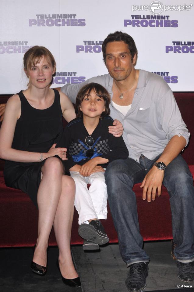 Isabelle Carré, Max Clavelly  et Vincent Elbaz pour la promotion au Grand Rex à Paris du film Tellement Proches le 14 juin 2009