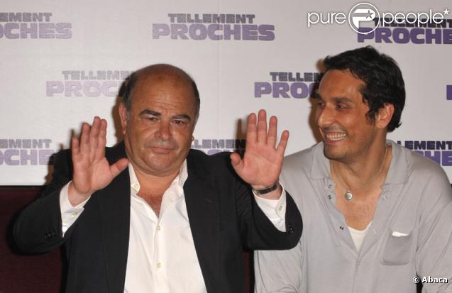 Jean Benguigui et Vincent Elbaz pour la promotion au Grand Rex à Paris du film Tellement Proches le 14 juin 2009