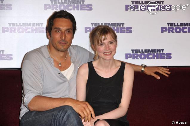 Vincent Elbaz et Isabelle Carré pour la promotion au Grand Rex à Paris du film Tellement Proches le 14 juin 2009