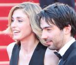 Julie Gayet et son bel amoureux. 05/2009 