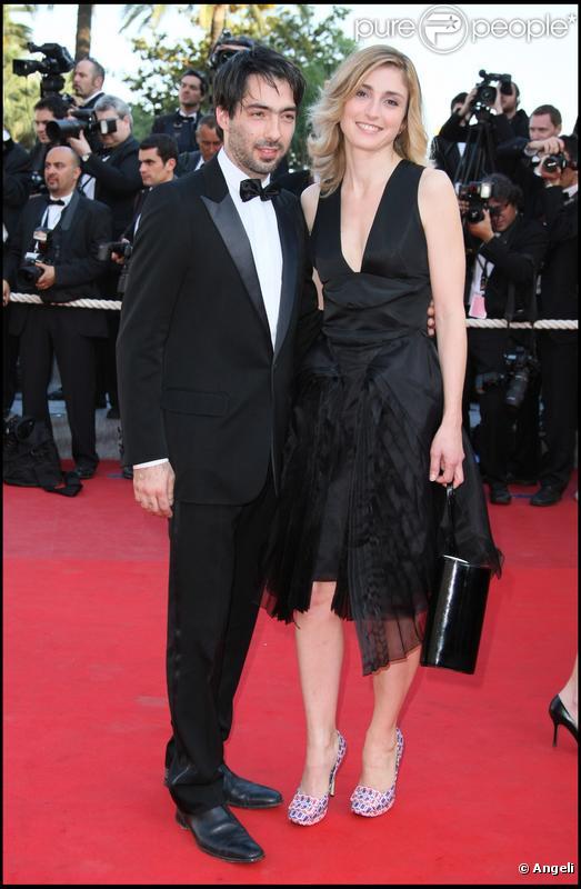 Julie Gayet et son bel amoureux. 05/2009 