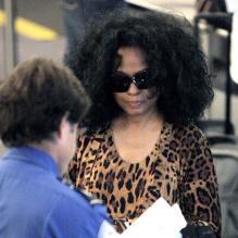 Diana Ross à l'aéroport de Los Angeles pour se rendre à New York le 29 mai 2009