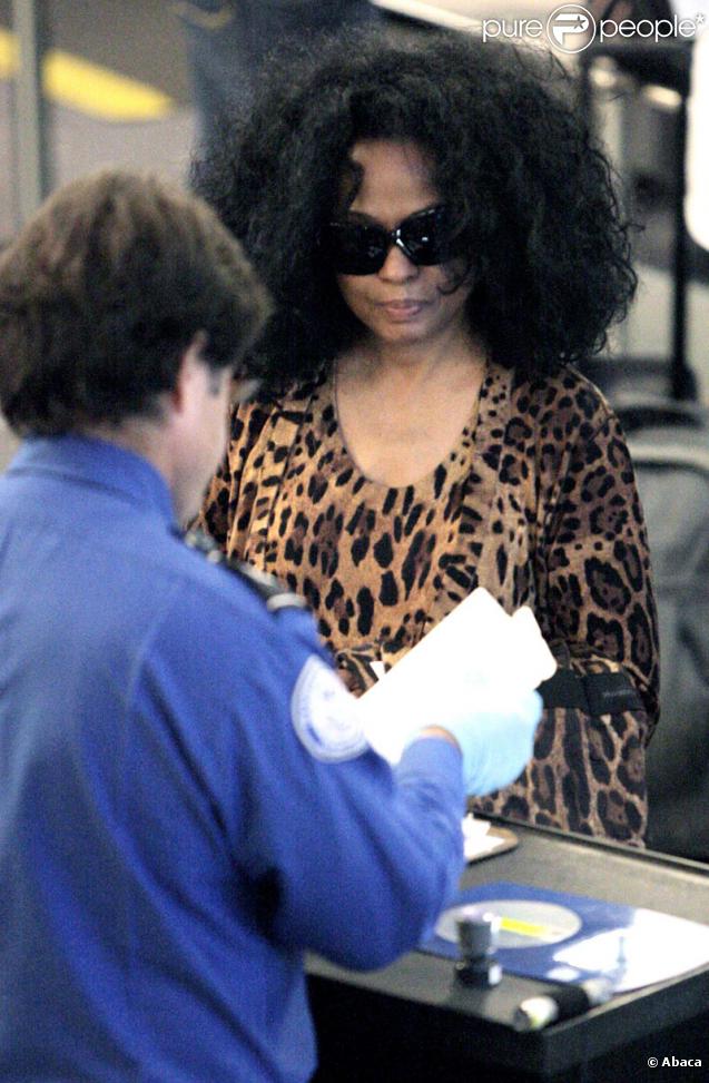 Diana Ross à l'aéroport de Los Angeles pour se rendre à New York le 29 mai 2009