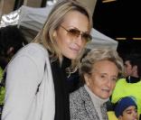 Estelle Lefébure et Bernadette Chirac lors de l'opération Pièces Jaunes de l'année dernière (2008)