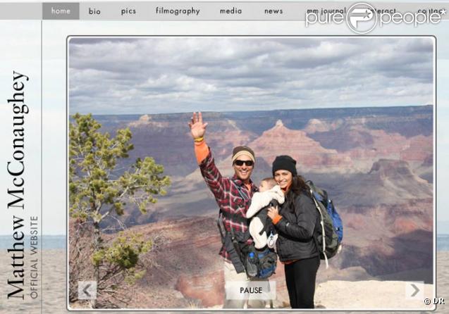 Matthew McConaughey et Camila Alves avec leur fils Lévi sur le site officiel de l'acteur 