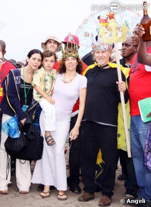 Harvey Keitel et sa femme Daphna Kastner, roi et reine lors de la Mermaid Parade à New York le 20 juin 2009 : ici avec leur fils Roman 