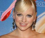 La superbe Anna Faris... sur tapis rouge !