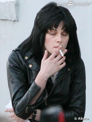 La jolie Kristen Stewart, sur le tournage de The Runaways, à Los Angeles, le 23 juin 2006 !