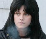 La jolie Kristen Stewart, sur le tournage de The Runaways, à Los Angeles, le 23 juin 2006 !