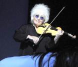 Catherine Lara dans son spectacle  Au delà des murs , le 23 juin 2009 au Palais des Sports de Paris
