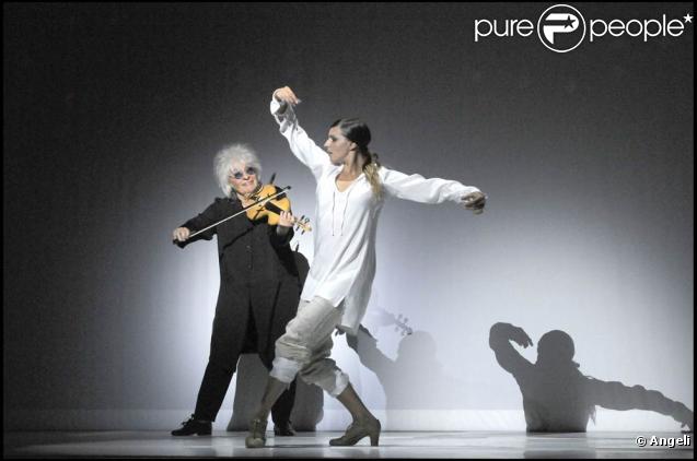 Catherine Lara dans son spectacle  Au delà des murs , le 23 juin 2009 au Palais des Sports de Paris