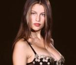 Laetitia Casta a la confiance des françaispour passer une nuit de rêve 