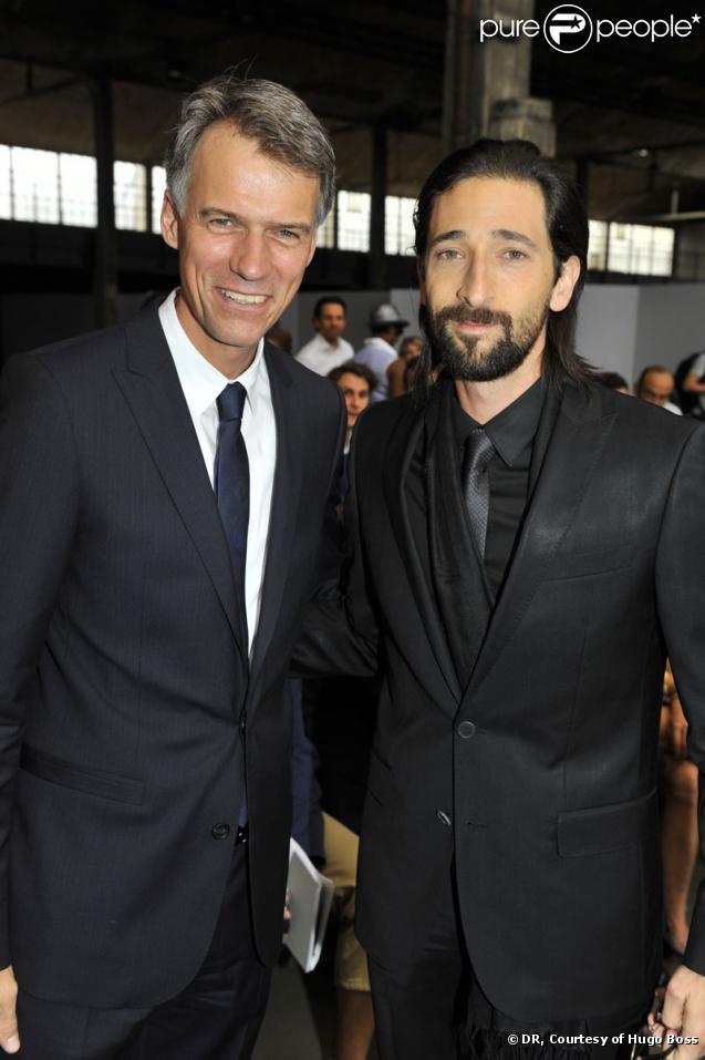 Claus-Dietrich Lahrs et Adrien Brody lors du défilé Hommes Printemps-été 2010 Hugo Boss à Paris (Halle Freyssinet) le 25 juin 2009
