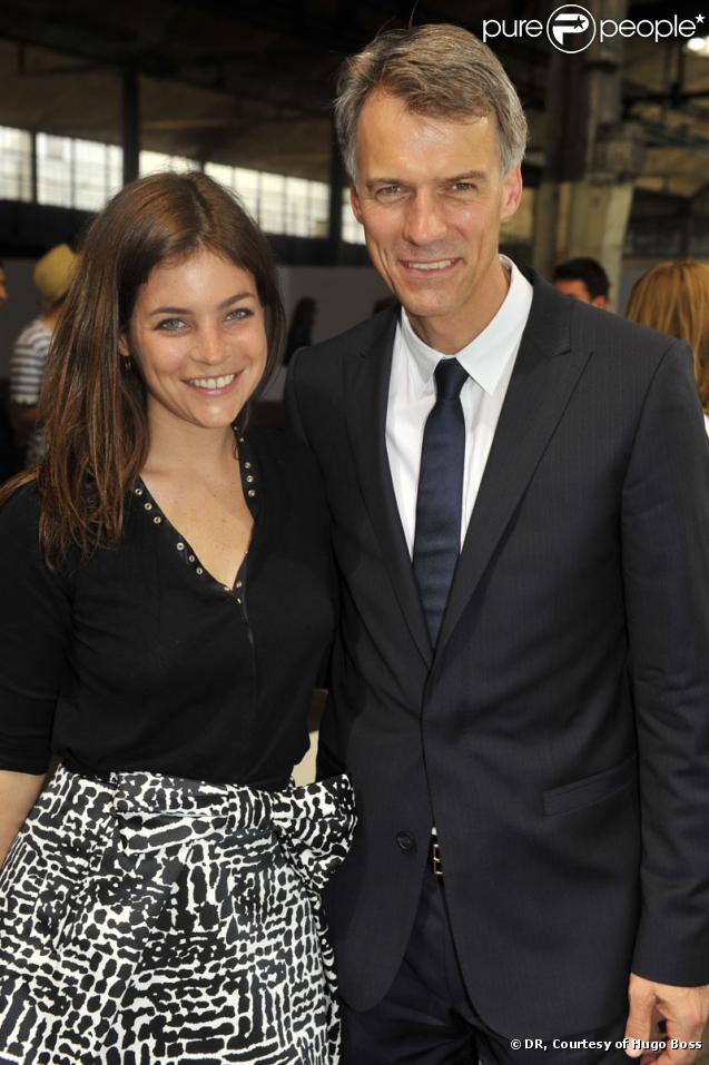 Julia Restoin-Roitfeld et Claus-Dietrich Lahrs lors du défilé Hommes Printemps-été 2010 Hugo Boss à Paris (Halle Freyssinet) le 25 juin 2009